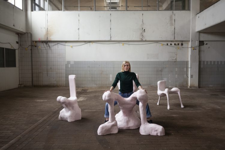 Afbeelding bij Stoelen & sisterhood